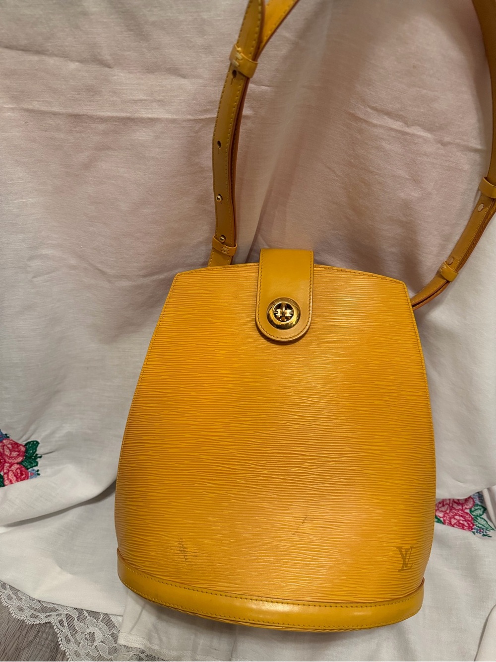 LV yellow Epi Cluny with COA - Picture 2 of 8